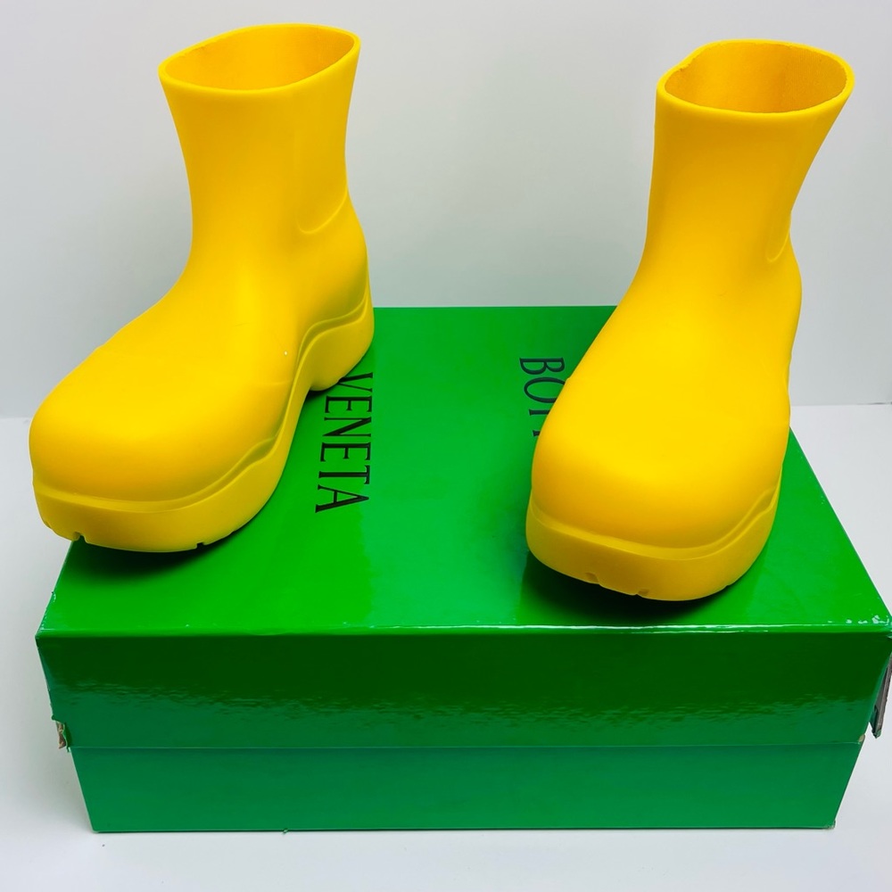Bottega Veneta Puddle Waterproof Chelsea Rain Boot Size 39EU